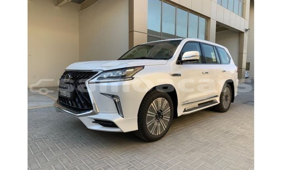 Acheter Import Voiture Lexus LX Blanc à Import - Dubai, A'ana Acheter Import Voiture Lexus LX Blanc à Import - Dubai, A'ana