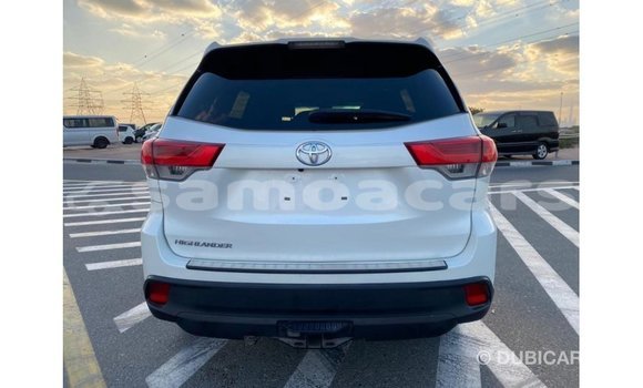 Acheter Import Voiture Toyota Highlander Blanc à Import - Dubai, A'ana Acheter Import Voiture Toyota Highlander Blanc à Import - Dubai, A'ana