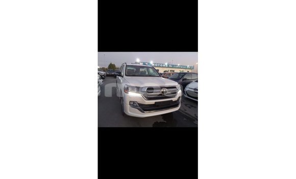 Buy Import Toyota Land Cruiser White Car in Import - Dubai in A'ana Buy Import Toyota Land Cruiser White Car in Import - Dubai in A'ana