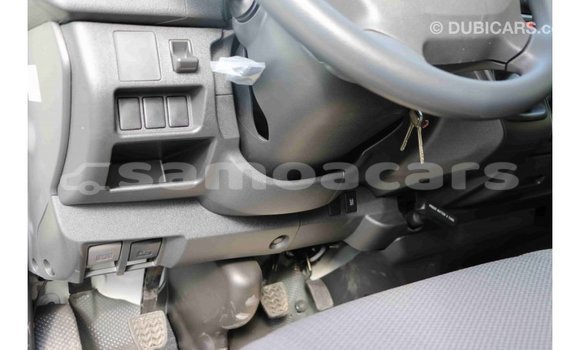 Acheter Import Voiture Toyota Hiace Blanc à Import - Dubai, A'ana Acheter Import Voiture Toyota Hiace Blanc à Import - Dubai, A'ana