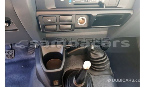 Acheter Import Voiture Toyota Land Cruiser Blanc à Import - Dubai, A'ana Acheter Import Voiture Toyota Land Cruiser Blanc à Import - Dubai, A'ana