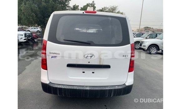 Buy Import Hyundai Cargo White Car in Import - Dubai in A'ana Buy Import Hyundai Cargo White Car in Import - Dubai in A'ana