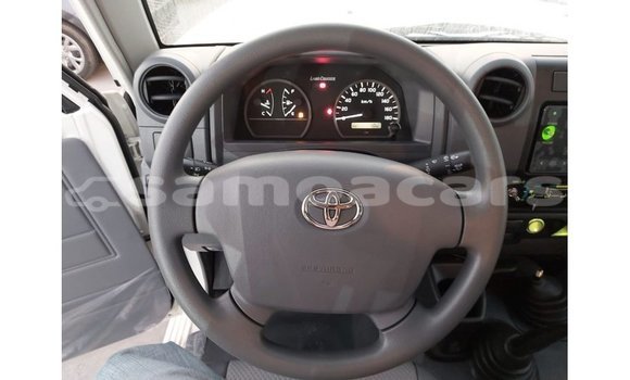 Buy Import Toyota Land Cruiser White Car in Import - Dubai in A'ana Buy Import Toyota Land Cruiser White Car in Import - Dubai in A'ana