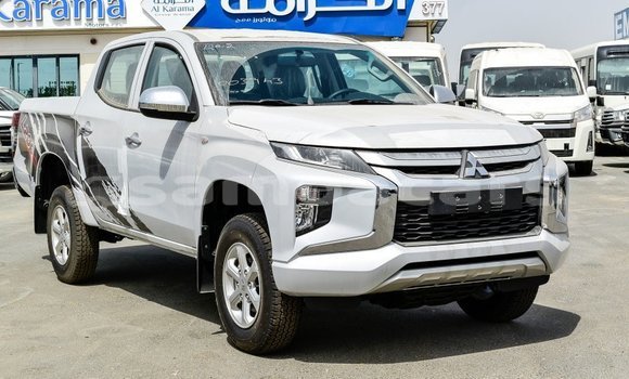 Acheter Import Voiture Mitsubishi L200 Blanc à Import - Dubai, A'ana Acheter Import Voiture Mitsubishi L200 Blanc à Import - Dubai, A'ana