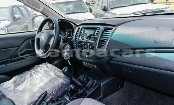 Acheter Import Voiture Mitsubishi L200 Blanc à Import - Dubai, A'ana Acheter Import Voiture Mitsubishi L200 Blanc à Import - Dubai, A'ana