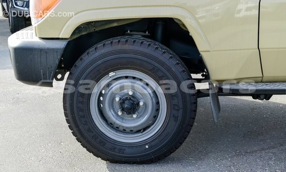 Acheter Import Voiture Toyota Land Cruiser Beige à Import - Dubai, A'ana Acheter Import Voiture Toyota Land Cruiser Beige à Import - Dubai, A'ana