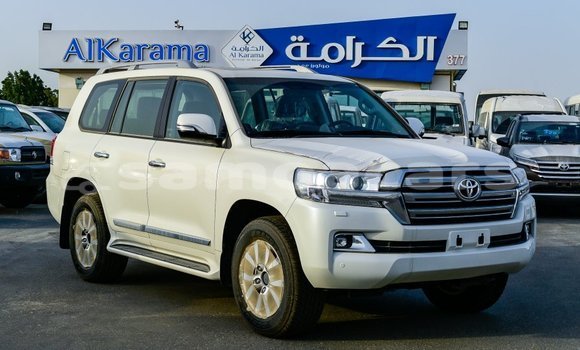 Acheter Import Voiture Toyota Land Cruiser Blanc à Import - Dubai, A'ana Acheter Import Voiture Toyota Land Cruiser Blanc à Import - Dubai, A'ana