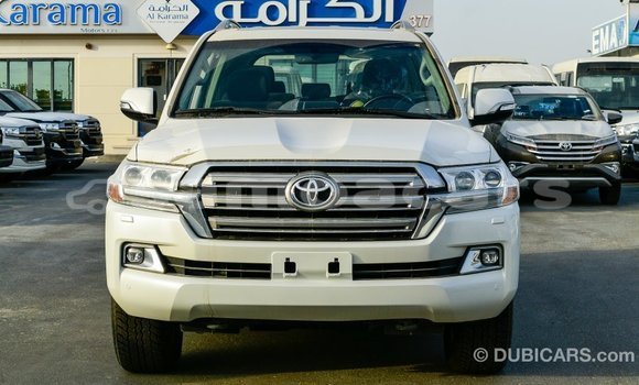 Acheter Import Voiture Toyota Land Cruiser Blanc à Import - Dubai, A'ana Acheter Import Voiture Toyota Land Cruiser Blanc à Import - Dubai, A'ana