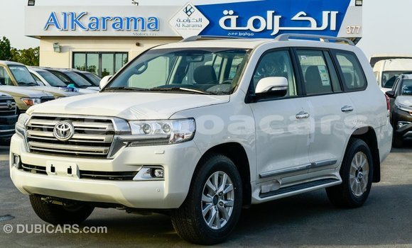 Acheter Import Voiture Toyota Land Cruiser Blanc à Import - Dubai, A'ana Acheter Import Voiture Toyota Land Cruiser Blanc à Import - Dubai, A'ana