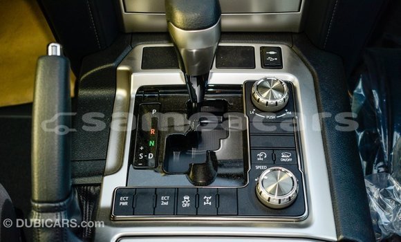 Acheter Import Voiture Toyota Land Cruiser Blanc à Import - Dubai, A'ana Acheter Import Voiture Toyota Land Cruiser Blanc à Import - Dubai, A'ana