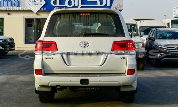 Acheter Import Voiture Toyota Land Cruiser Blanc à Import - Dubai, A'ana Acheter Import Voiture Toyota Land Cruiser Blanc à Import - Dubai, A'ana