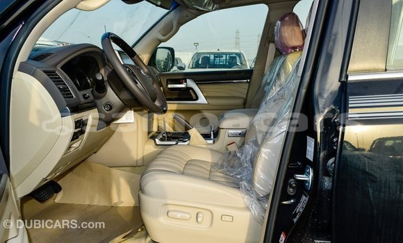 Acheter Import Voiture Toyota Land Cruiser Noir à Import - Dubai, A'ana Acheter Import Voiture Toyota Land Cruiser Noir à Import - Dubai, A'ana