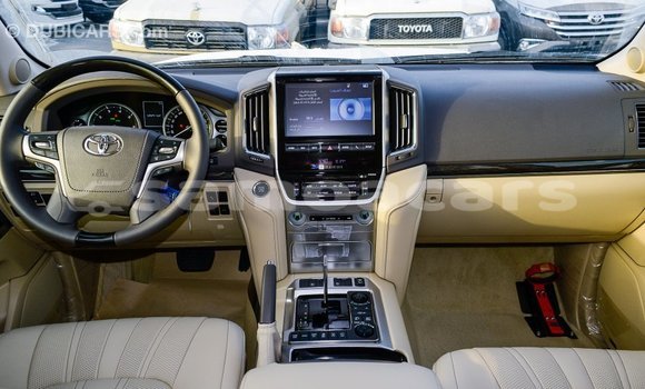 Acheter Import Voiture Toyota Land Cruiser Noir à Import - Dubai, A'ana Acheter Import Voiture Toyota Land Cruiser Noir à Import - Dubai, A'ana