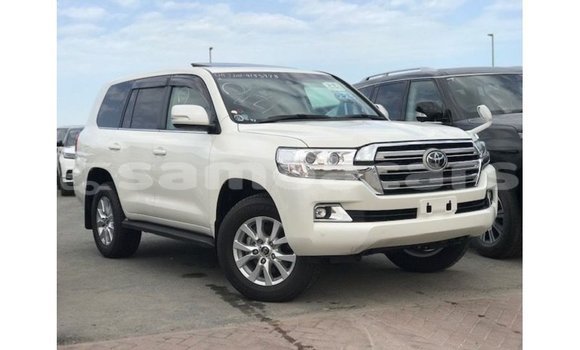 Buy Import Toyota Land Cruiser White Car in Import - Dubai in A'ana Buy Import Toyota Land Cruiser White Car in Import - Dubai in A'ana