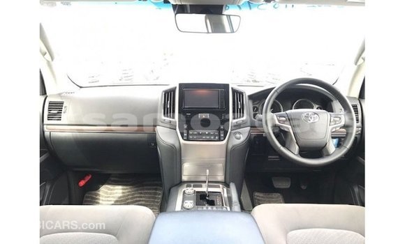 Buy Import Toyota Land Cruiser White Car in Import - Dubai in A'ana Buy Import Toyota Land Cruiser White Car in Import - Dubai in A'ana