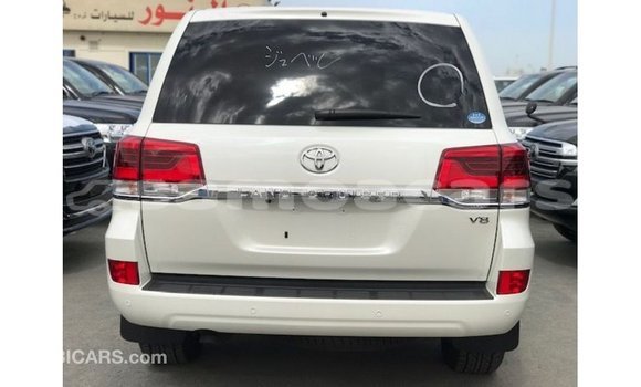 Buy Import Toyota Land Cruiser White Car in Import - Dubai in A'ana Buy Import Toyota Land Cruiser White Car in Import - Dubai in A'ana
