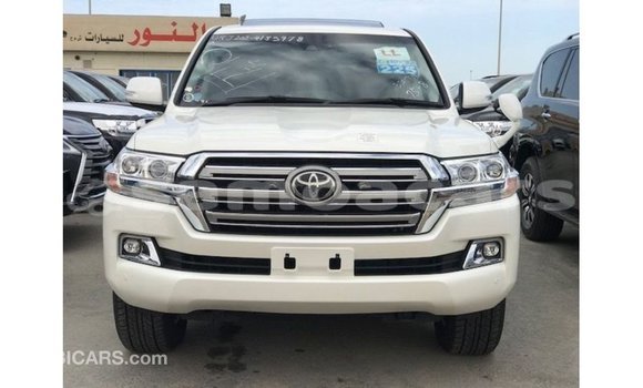 Buy Import Toyota Land Cruiser White Car in Import - Dubai in A'ana Buy Import Toyota Land Cruiser White Car in Import - Dubai in A'ana