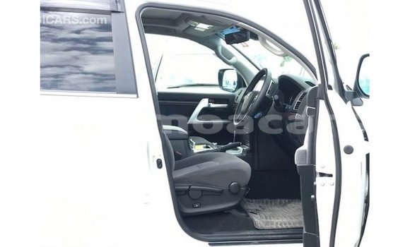 Buy Import Toyota Land Cruiser White Car in Import - Dubai in A'ana Buy Import Toyota Land Cruiser White Car in Import - Dubai in A'ana