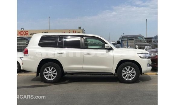 Buy Import Toyota Land Cruiser White Car in Import - Dubai in A'ana Buy Import Toyota Land Cruiser White Car in Import - Dubai in A'ana