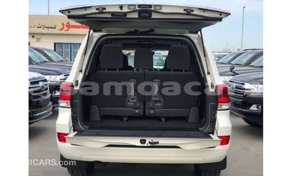Buy Import Toyota Land Cruiser White Car in Import - Dubai in A'ana Buy Import Toyota Land Cruiser White Car in Import - Dubai in A'ana
