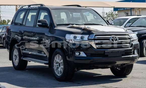 Acheter Import Voiture Toyota Land Cruiser Noir à Import - Dubai, A'ana Acheter Import Voiture Toyota Land Cruiser Noir à Import - Dubai, A'ana