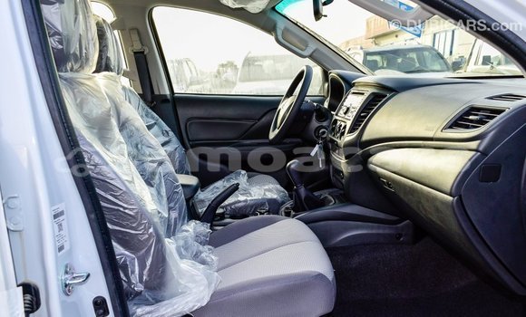 Acheter Import Voiture Mitsubishi L200 Blanc à Import - Dubai, A'ana Acheter Import Voiture Mitsubishi L200 Blanc à Import - Dubai, A'ana