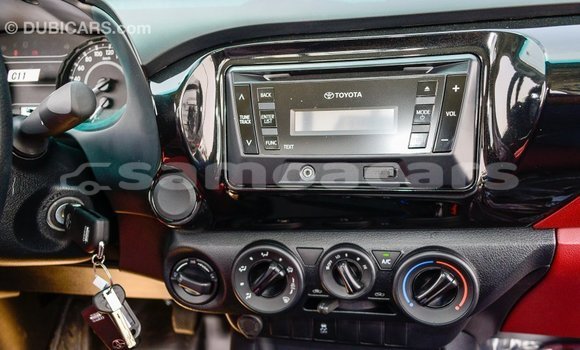 Acheter Import Voiture Toyota Hilux Blanc à Import - Dubai, A'ana Acheter Import Voiture Toyota Hilux Blanc à Import - Dubai, A'ana