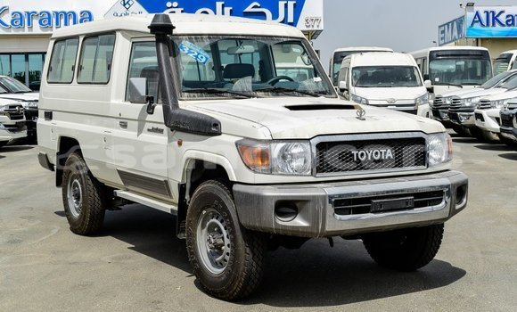 Acheter Import Voiture Toyota Land Cruiser Blanc à Import - Dubai, A'ana Acheter Import Voiture Toyota Land Cruiser Blanc à Import - Dubai, A'ana