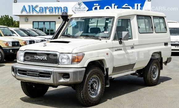 Acheter Import Voiture Toyota Land Cruiser Blanc à Import - Dubai, A'ana Acheter Import Voiture Toyota Land Cruiser Blanc à Import - Dubai, A'ana