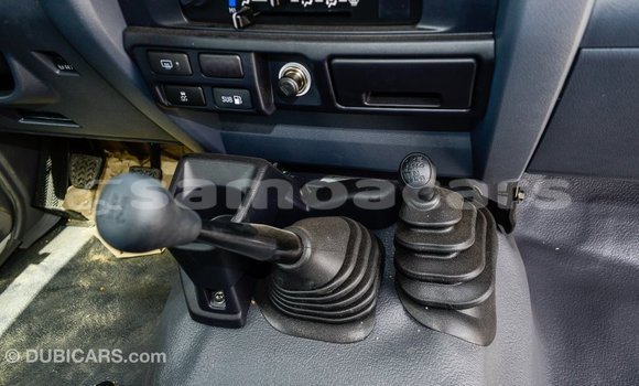 Acheter Import Voiture Toyota Land Cruiser Blanc à Import - Dubai, A'ana Acheter Import Voiture Toyota Land Cruiser Blanc à Import - Dubai, A'ana