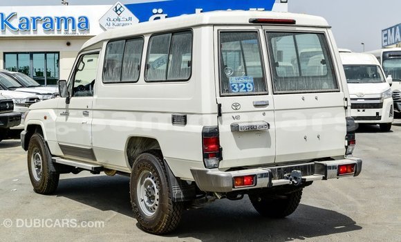 Acheter Import Voiture Toyota Land Cruiser Blanc à Import - Dubai, A'ana Acheter Import Voiture Toyota Land Cruiser Blanc à Import - Dubai, A'ana