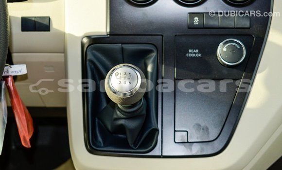 Acheter Import Voiture Toyota Hiace Blanc à Import - Dubai, A'ana Acheter Import Voiture Toyota Hiace Blanc à Import - Dubai, A'ana