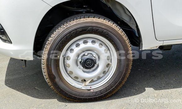 Acheter Import Voiture Toyota Hilux Blanc à Import - Dubai, A'ana Acheter Import Voiture Toyota Hilux Blanc à Import - Dubai, A'ana