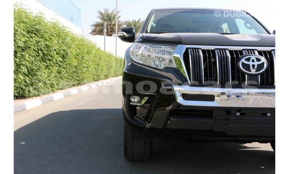 Acheter Import Voiture Toyota Prado Blanc à Import - Dubai, A'ana Acheter Import Voiture Toyota Prado Blanc à Import - Dubai, A'ana