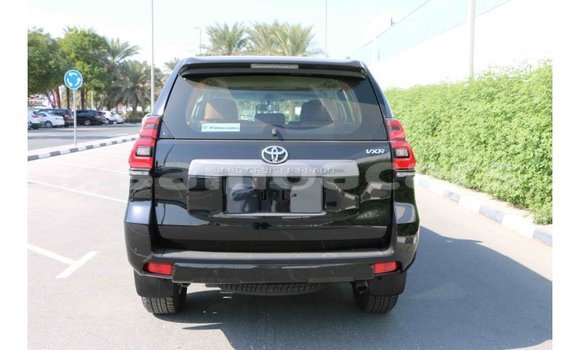 Acheter Import Voiture Toyota Prado Blanc à Import - Dubai, A'ana Acheter Import Voiture Toyota Prado Blanc à Import - Dubai, A'ana