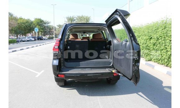 Acheter Import Voiture Toyota Prado Blanc à Import - Dubai, A'ana Acheter Import Voiture Toyota Prado Blanc à Import - Dubai, A'ana