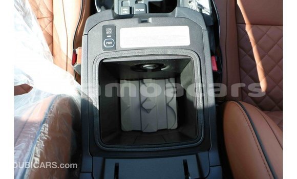 Acheter Import Voiture Toyota Prado Blanc à Import - Dubai, A'ana Acheter Import Voiture Toyota Prado Blanc à Import - Dubai, A'ana