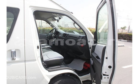 Acheter Import Voiture Toyota Hiace Blanc à Import - Dubai, A'ana Acheter Import Voiture Toyota Hiace Blanc à Import - Dubai, A'ana