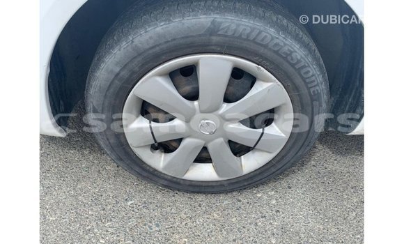 Acheter Import Voiture Nissan Sunny Blanc à Import - Dubai, A'ana Acheter Import Voiture Nissan Sunny Blanc à Import - Dubai, A'ana