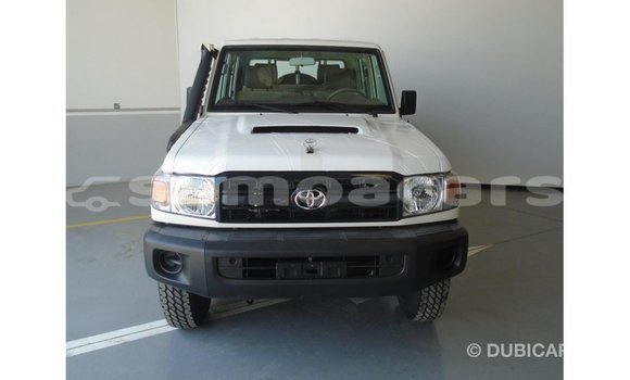 Acheter Import Voiture Toyota Land Cruiser Blanc à Import - Dubai, A'ana Acheter Import Voiture Toyota Land Cruiser Blanc à Import - Dubai, A'ana