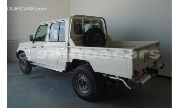 Acheter Import Voiture Toyota Land Cruiser Blanc à Import - Dubai, A'ana Acheter Import Voiture Toyota Land Cruiser Blanc à Import - Dubai, A'ana