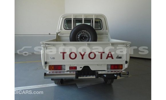 Acheter Import Voiture Toyota Land Cruiser Blanc à Import - Dubai, A'ana Acheter Import Voiture Toyota Land Cruiser Blanc à Import - Dubai, A'ana