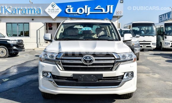 Acheter Import Voiture Toyota Land Cruiser Blanc à Import - Dubai, A'ana Acheter Import Voiture Toyota Land Cruiser Blanc à Import - Dubai, A'ana