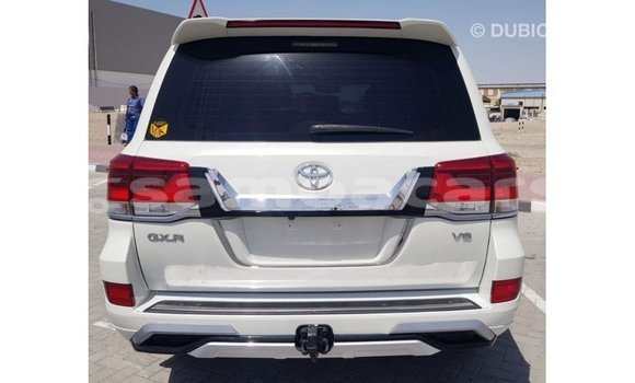 Acheter Import Voiture Toyota Land Cruiser Blanc à Import - Dubai, A'ana Acheter Import Voiture Toyota Land Cruiser Blanc à Import - Dubai, A'ana