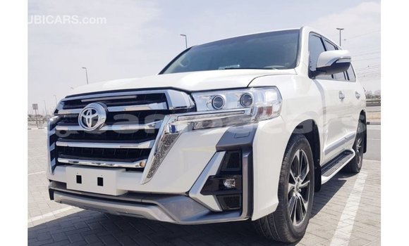 Acheter Import Voiture Toyota Land Cruiser Blanc à Import - Dubai, A'ana Acheter Import Voiture Toyota Land Cruiser Blanc à Import - Dubai, A'ana