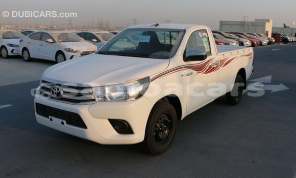 Acheter Import Voiture Toyota Hilux Blanc à Import - Dubai, A'ana Acheter Import Voiture Toyota Hilux Blanc à Import - Dubai, A'ana