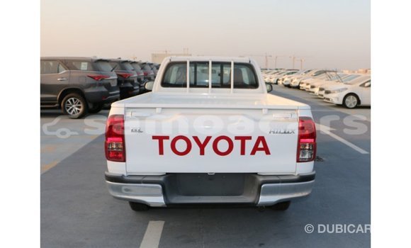 Acheter Import Voiture Toyota Hilux Blanc à Import - Dubai, A'ana Acheter Import Voiture Toyota Hilux Blanc à Import - Dubai, A'ana