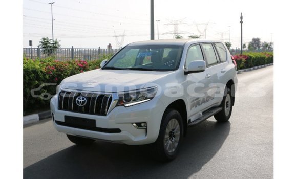 Acheter Import Voiture Toyota Prado Blanc à Import - Dubai, A'ana Acheter Import Voiture Toyota Prado Blanc à Import - Dubai, A'ana