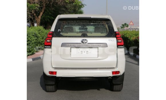 Acheter Import Voiture Toyota Prado Blanc à Import - Dubai, A'ana Acheter Import Voiture Toyota Prado Blanc à Import - Dubai, A'ana