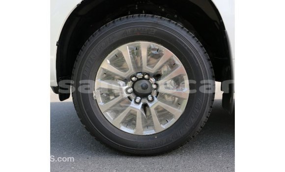 Acheter Import Voiture Toyota Prado Blanc à Import - Dubai, A'ana Acheter Import Voiture Toyota Prado Blanc à Import - Dubai, A'ana